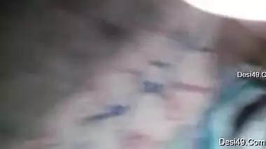 Desi aunty is perfect pulling sari up so man wants to make sex video