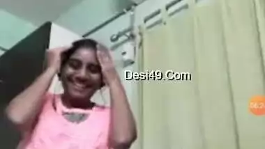 Today Exclusive- Sexy Bhabhi Showing Boobs On Video Call