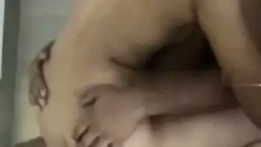 Desi slut threesome sex with clients in OYO room