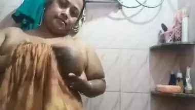 Huge boobs Bangla wife nude show MMS