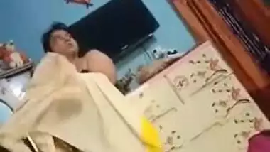 Friend sexy mom after bath