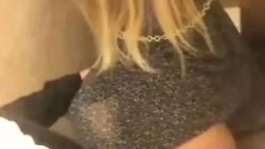 Risky public sex in the toilet of the Bolshoi Theater