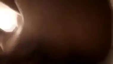 novinha se masturbando na casa de banho indiana