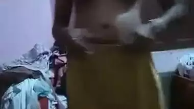 Desi Sexy Bhabhi Shows Boobs