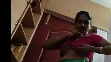 Tamil wife wearing blouse after boobs show to hubby