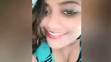 indian babe deep clevage