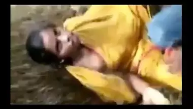 Tamil aunty gets naked body explored by lover in garage!